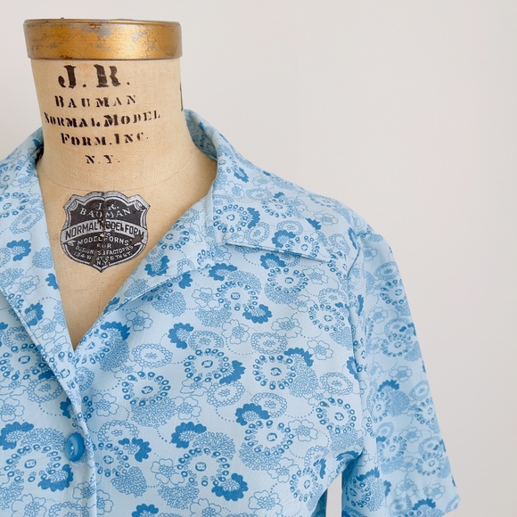 True Vintage 1970s Blue Floral Button Front Top Size Medium Festival Hippie - Picture 4 of 9